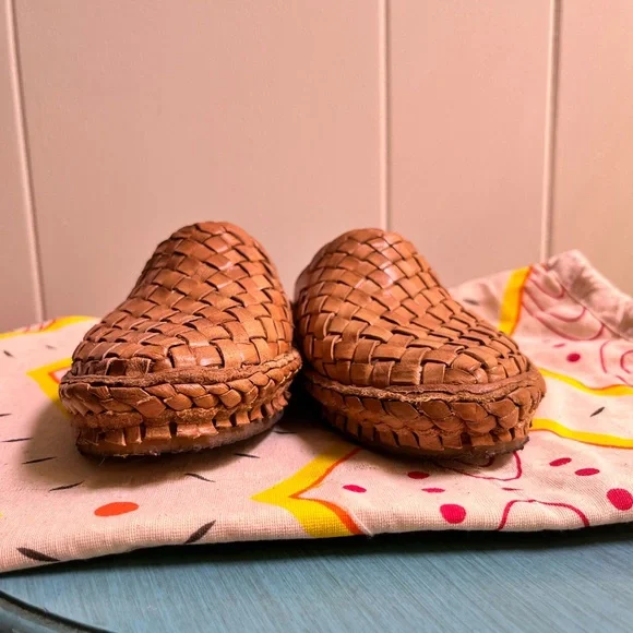 Mohinders Women’s Woven Slide Sandals - 7 honey with stripes - Picture 3 of 9